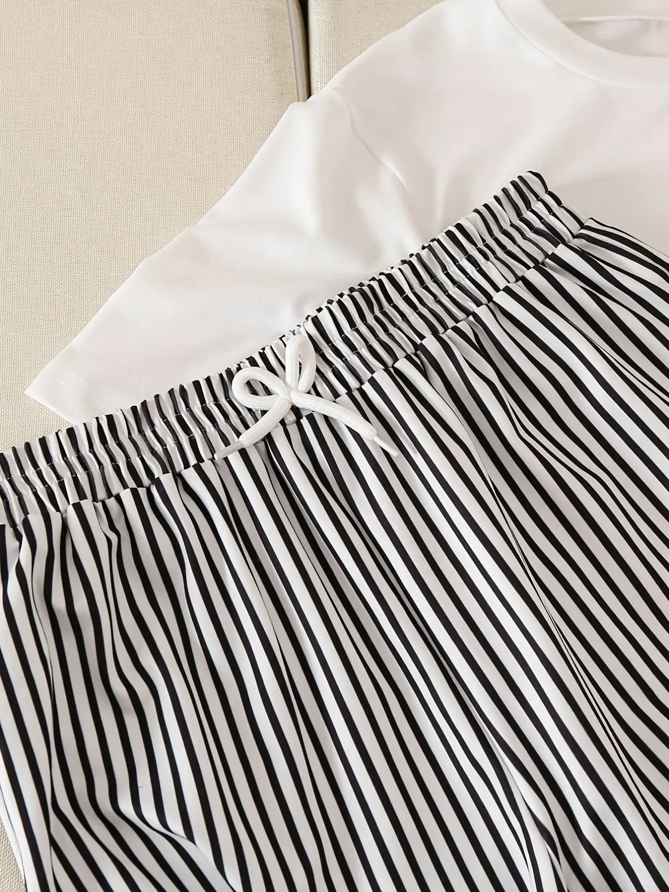 Detail 2 of Girls Heart Tee and Bow Stripe Wide Leg Pants Set by LUNORIANA