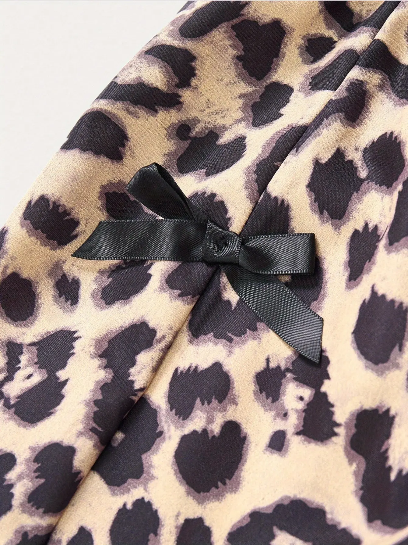 Detail 4 of Girls Bow Leopard Mock Neck Top and Casual Pants Set by LUNORIANA