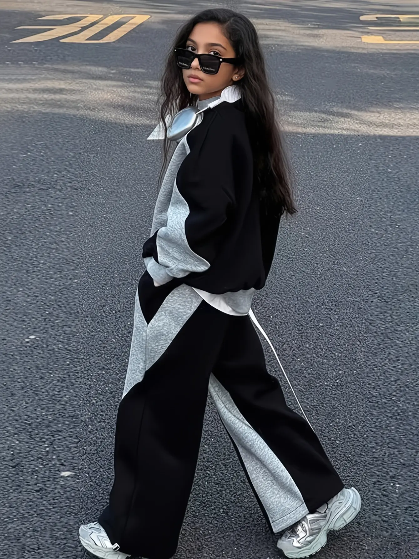Detail 1 of Girls Colorblock Streetwear Sweatshirt and Pants Set by LUNORIANA