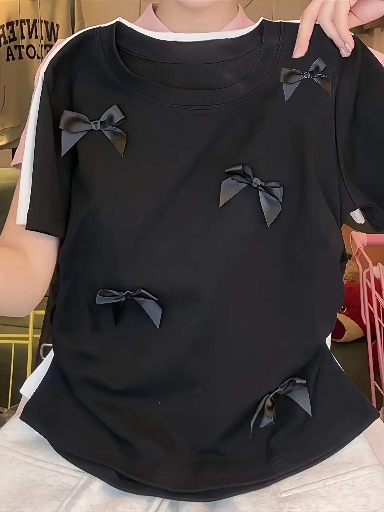 Women’s Sweet Bow 3D Applique Crew Neck T-Shirt gallery view