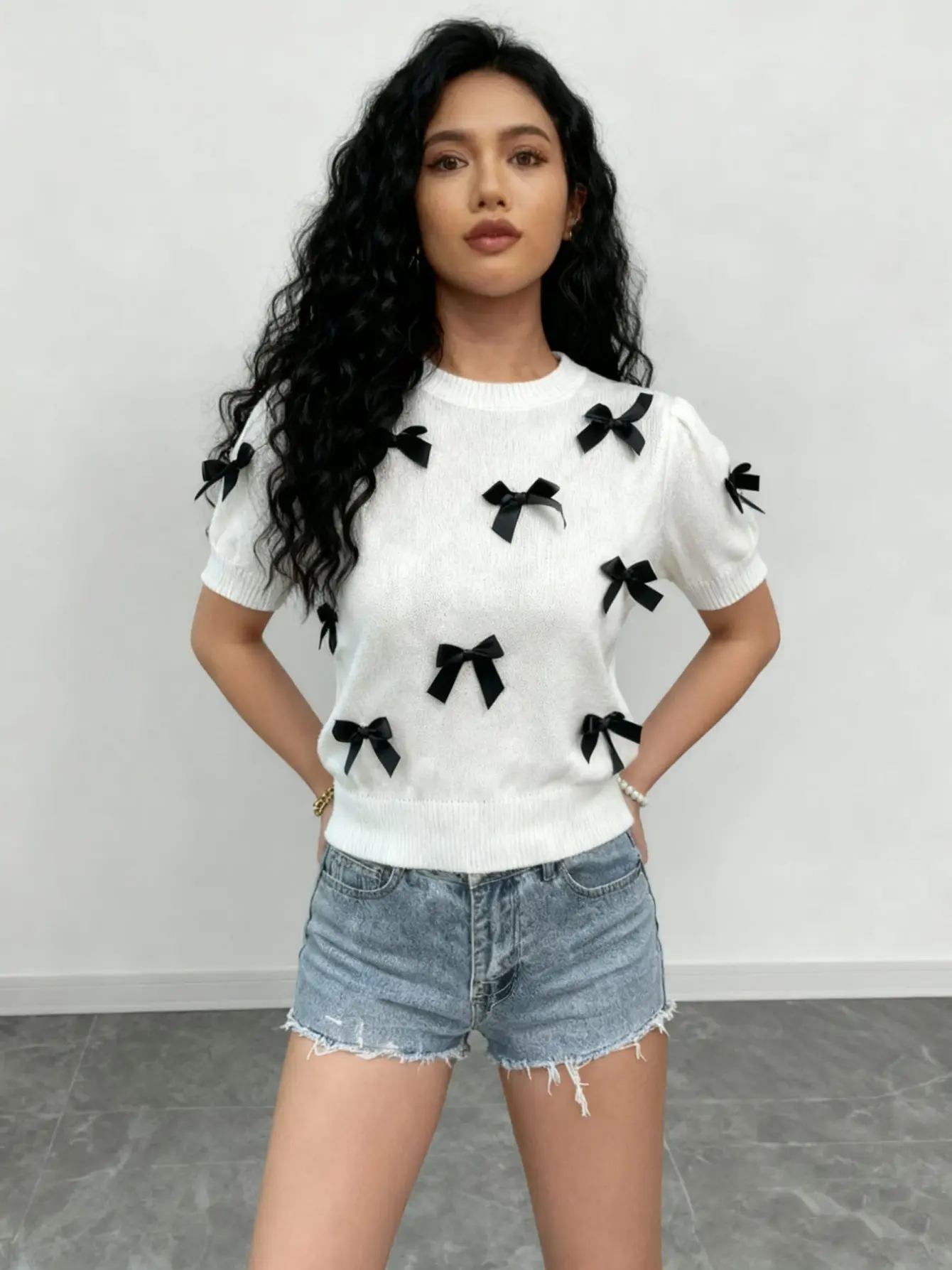 Women’s Bow Applique Short Sleeve Knit Top gallery view