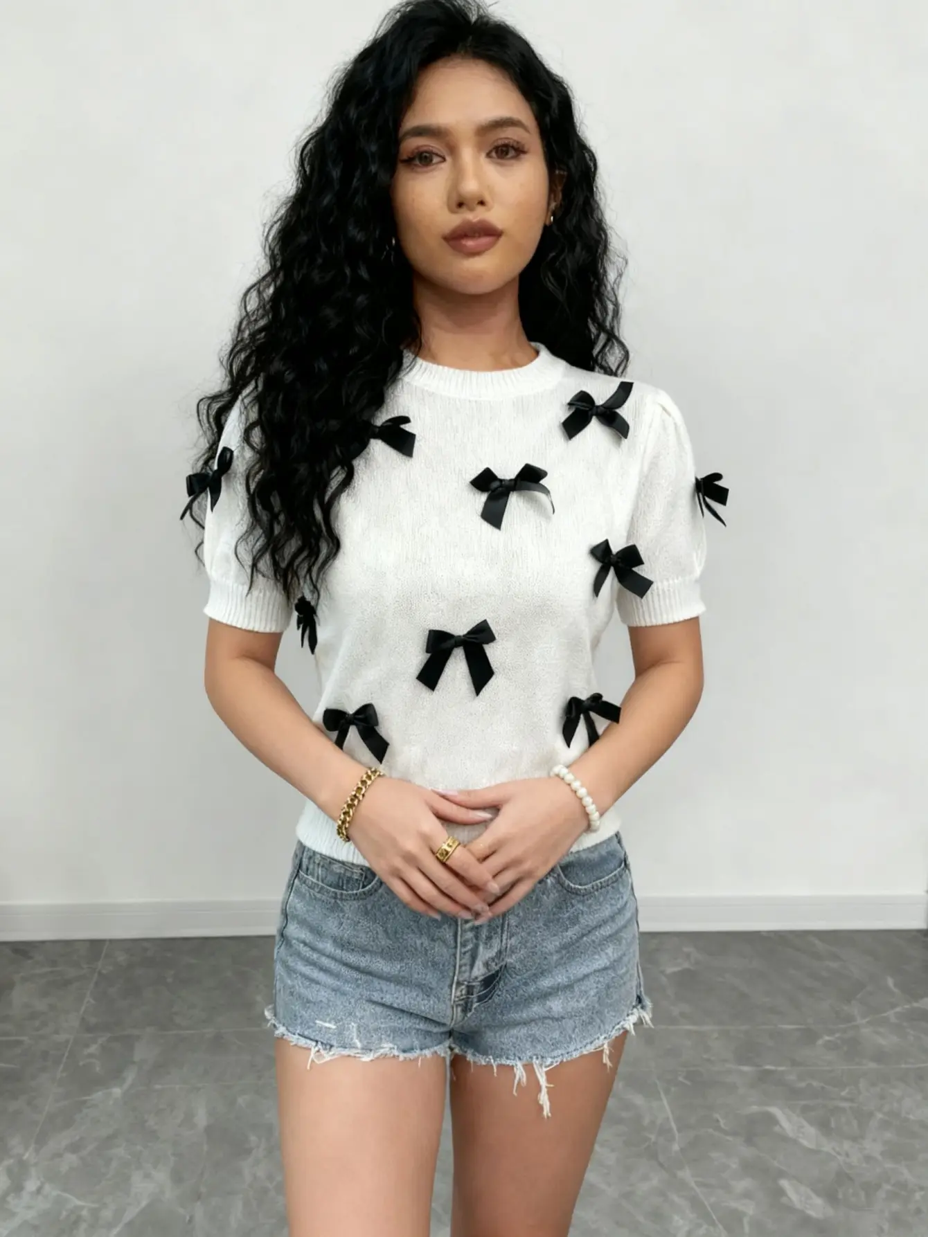 Women’s Bow Applique Short Sleeve Knit Top gallery view