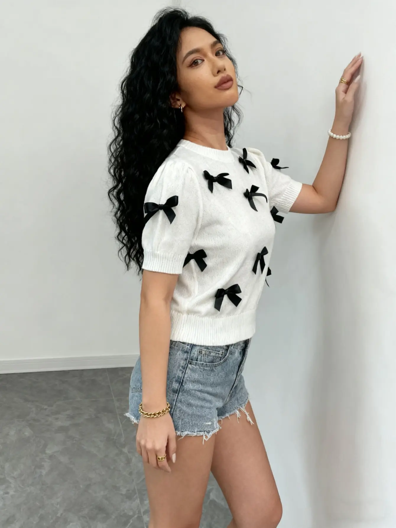 Women’s Bow Applique Short Sleeve Knit Top gallery view