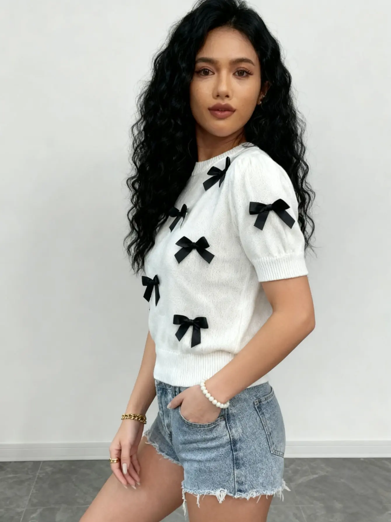 Women’s Bow Applique Short Sleeve Knit Top gallery view